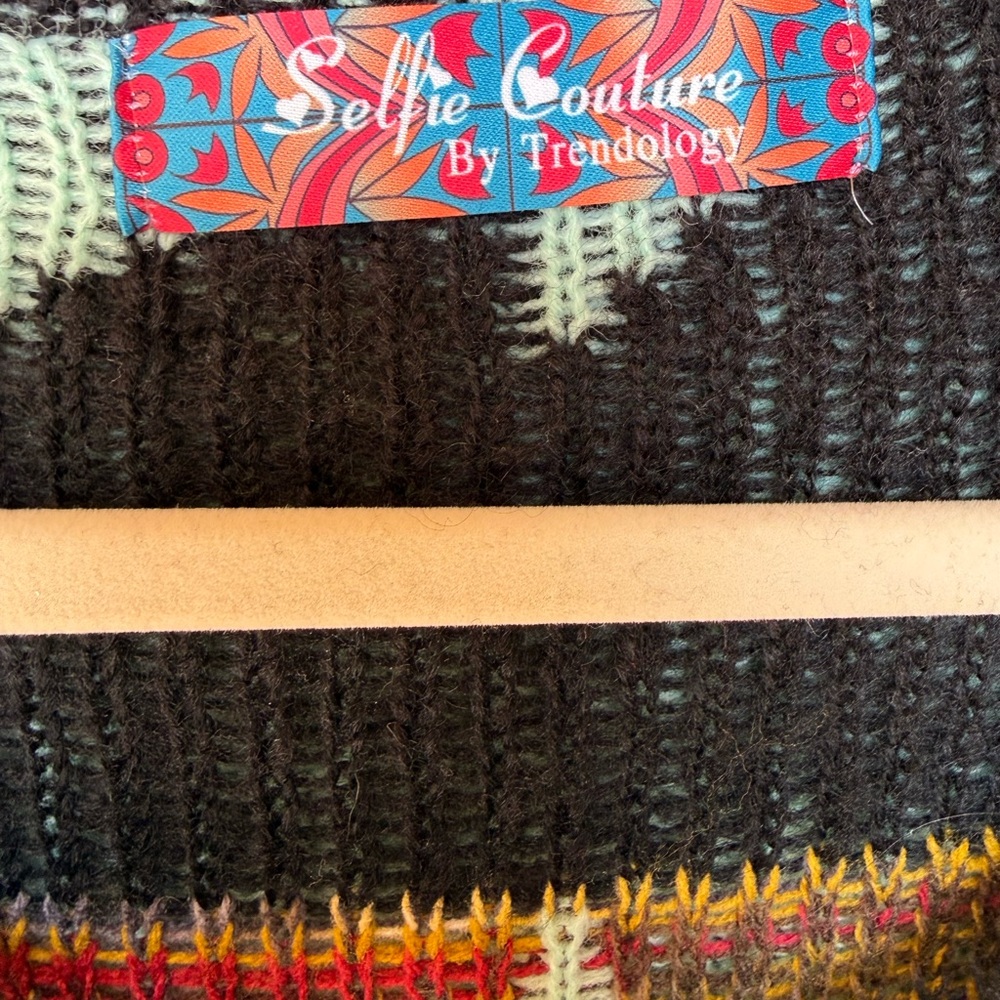 Selfie Couture Aztec-Inspired Cardigan - Size M/L - Picture 4 of 7